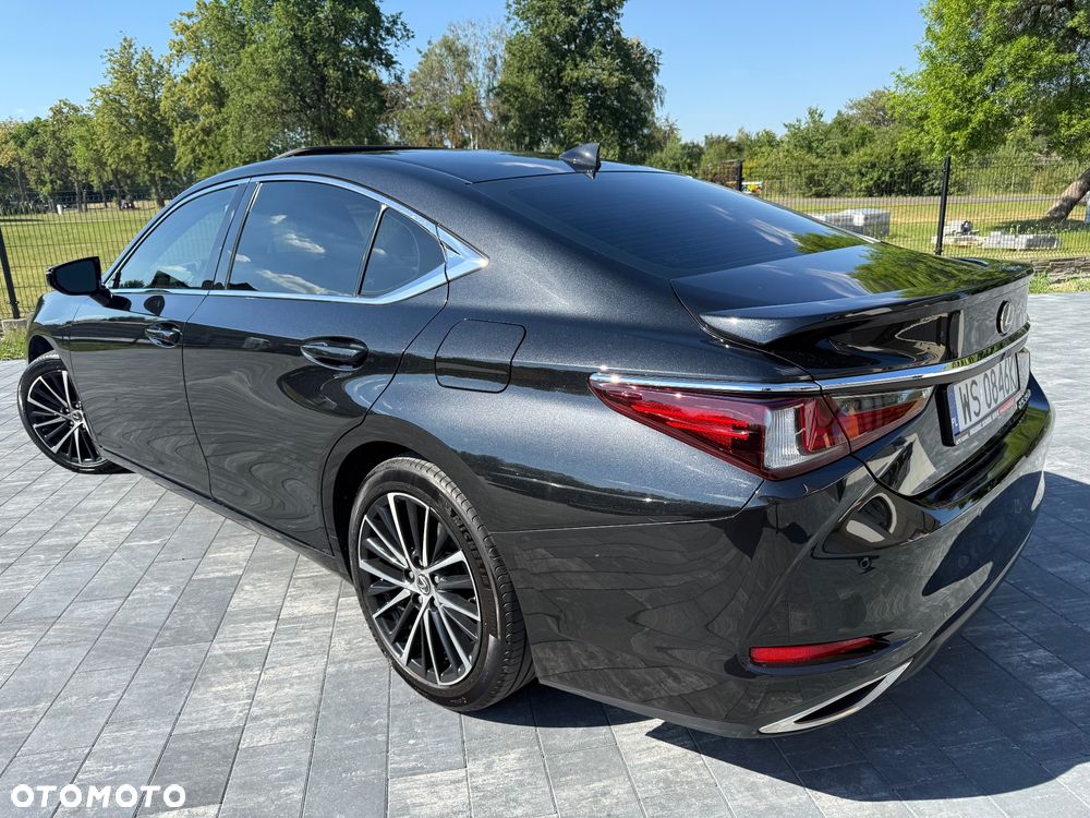 Lexus ES - 9