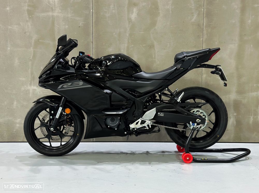 Yamaha R 3 - 4
