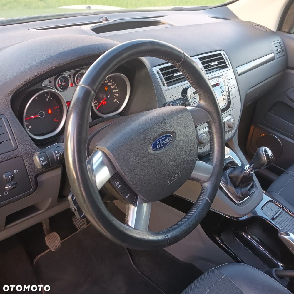 Ford Kuga 2.0 TDCi 2x4 Titanium - 17