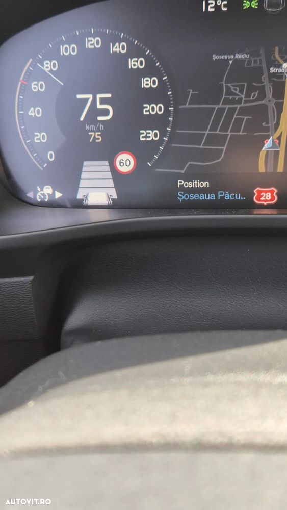 Volvo XC 40 D4 AWD Momentum Pro - 39