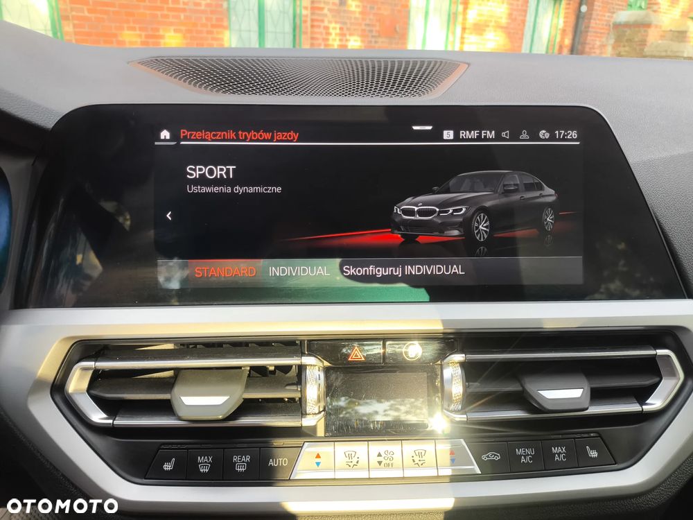 BMW Seria 3 320e - 25