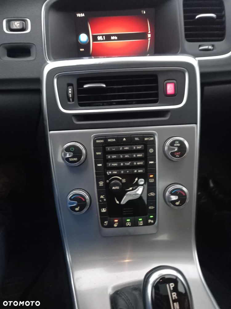 Volvo S60 T5 AWD Geartronic Momentum - 8