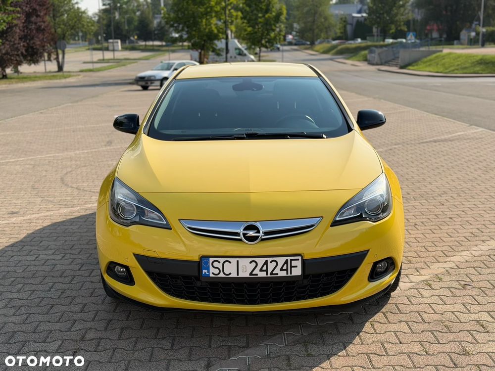 Opel Astra 2011 photo 2