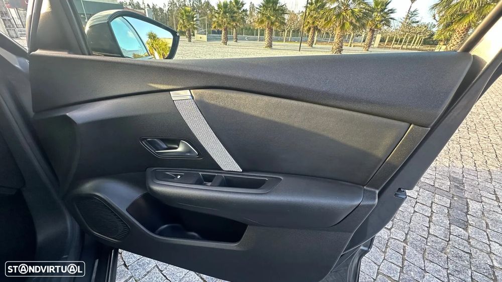 Citroën C4 X 1.2 PureTech Plus EAT8 - 17