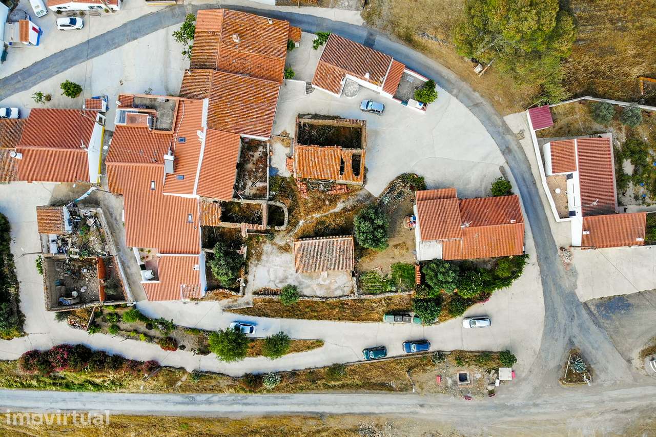 Monte com casas em Ruína  em Tamejoso – Excelente Oportunidade - Grande imagem: 2/11