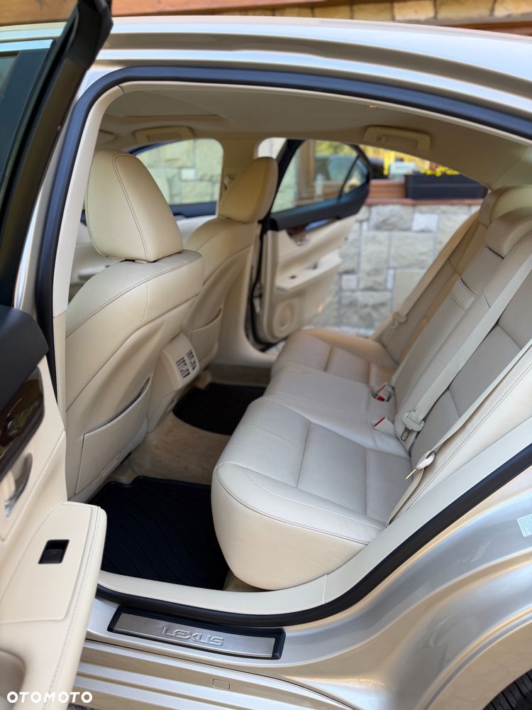 Lexus ES - 3