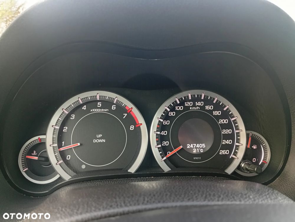 Honda Accord 2.0 Elegance 50 Jahre Edition - 11