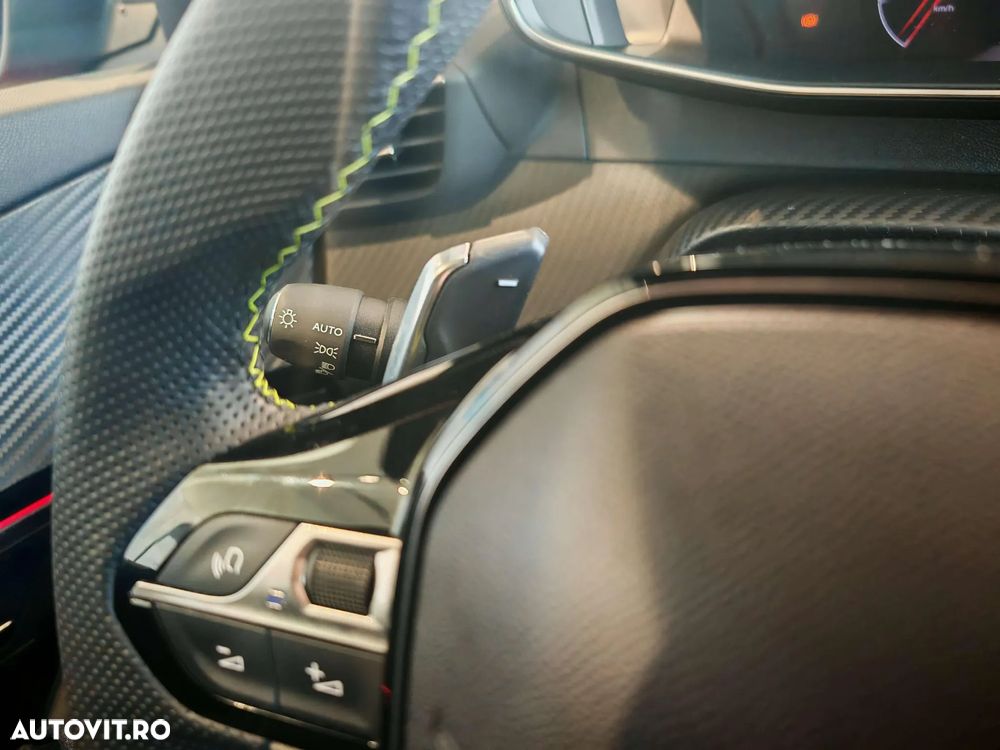 Peugeot 2008 PureTech 130 EAT8 GT - 20