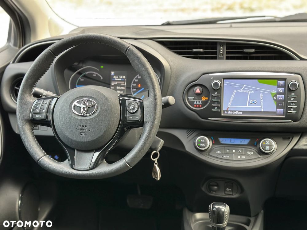 Toyota Yaris Hybrid 100 Business Edition - 37