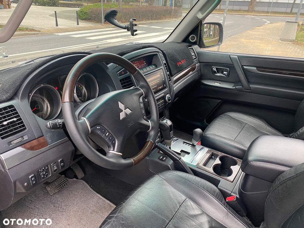 Mitsubishi Pajero - 13