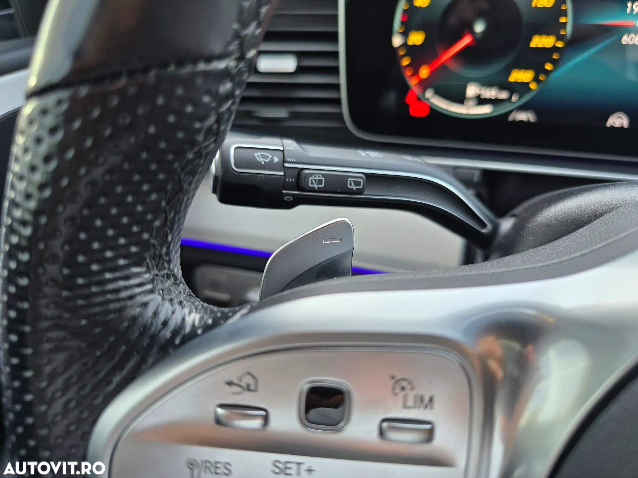 Mercedes-Benz GLE 300 d 4Matic 9G-TRONIC AMG Line - 24