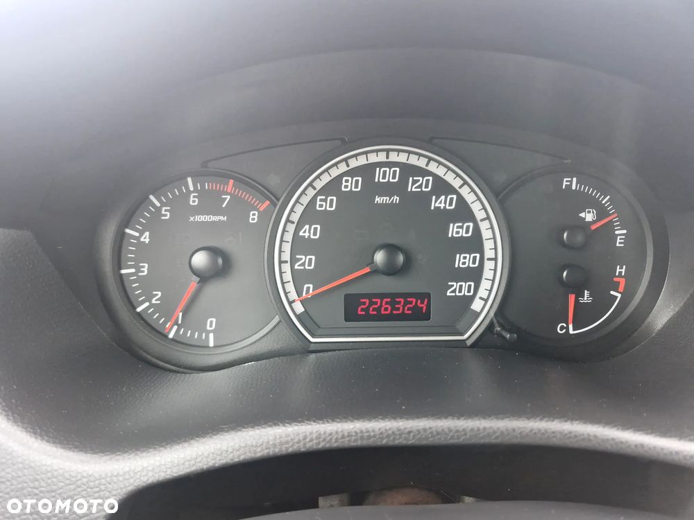 Suzuki Swift 1.3 Sakura - 28