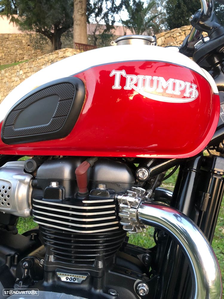 Triumph Bonneville - 1