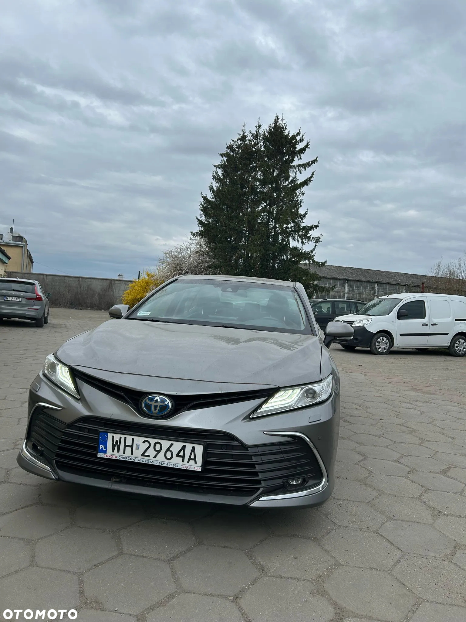 Toyota Camry - 4