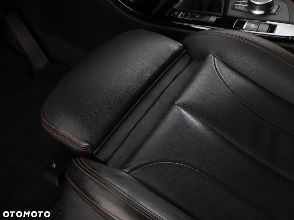 BMW X1 xDrive18d Sport Line - 38
