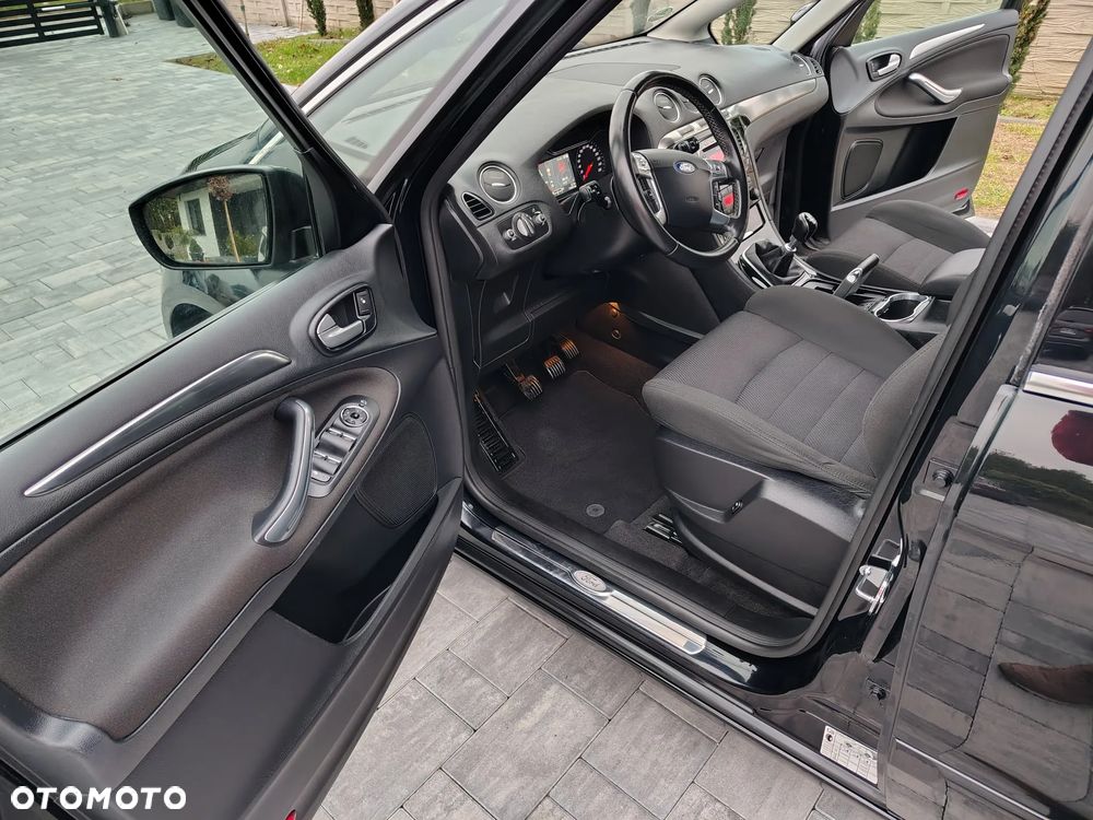 Ford S-Max - 12