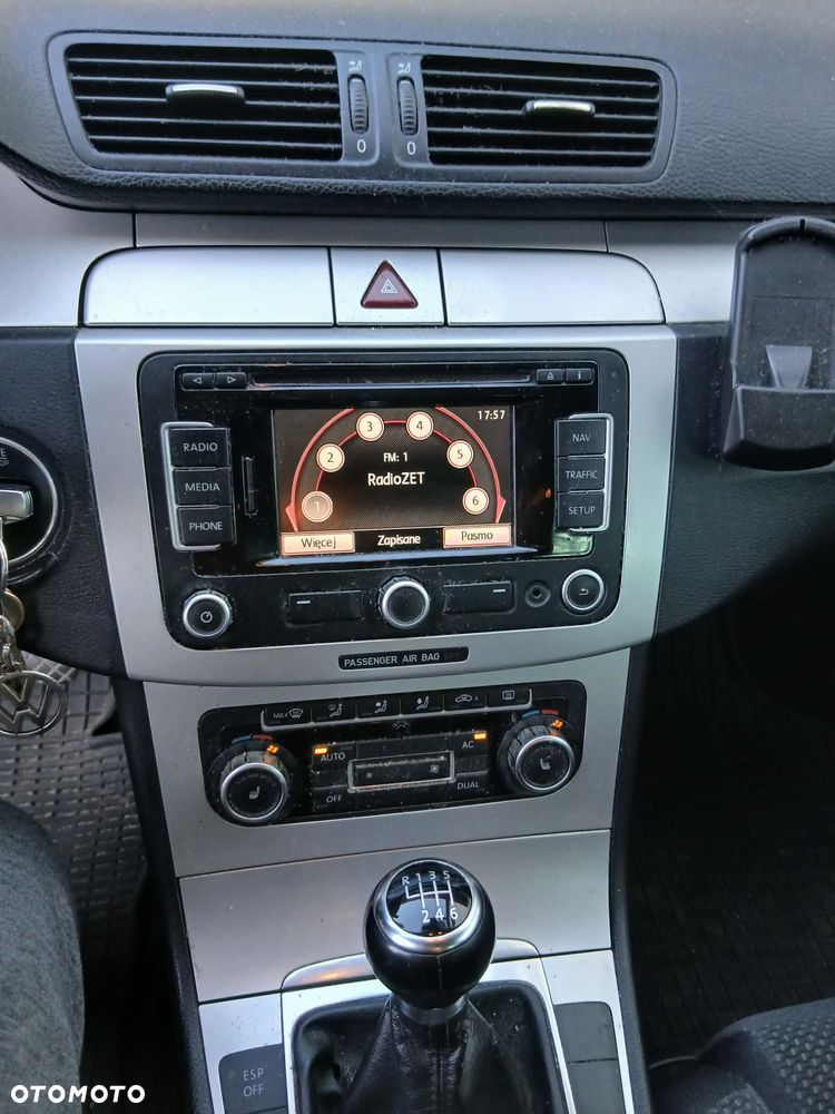 Volkswagen Passat 2.0 TDI Comfortline - 5