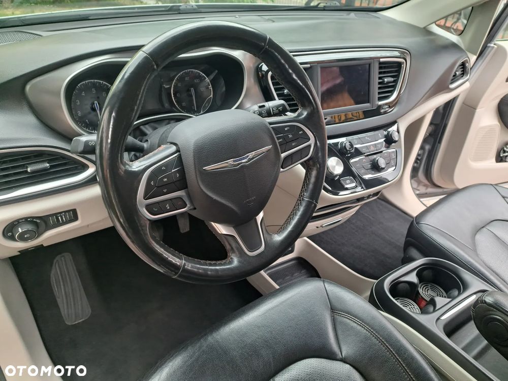 Chrysler Pacifica - 19