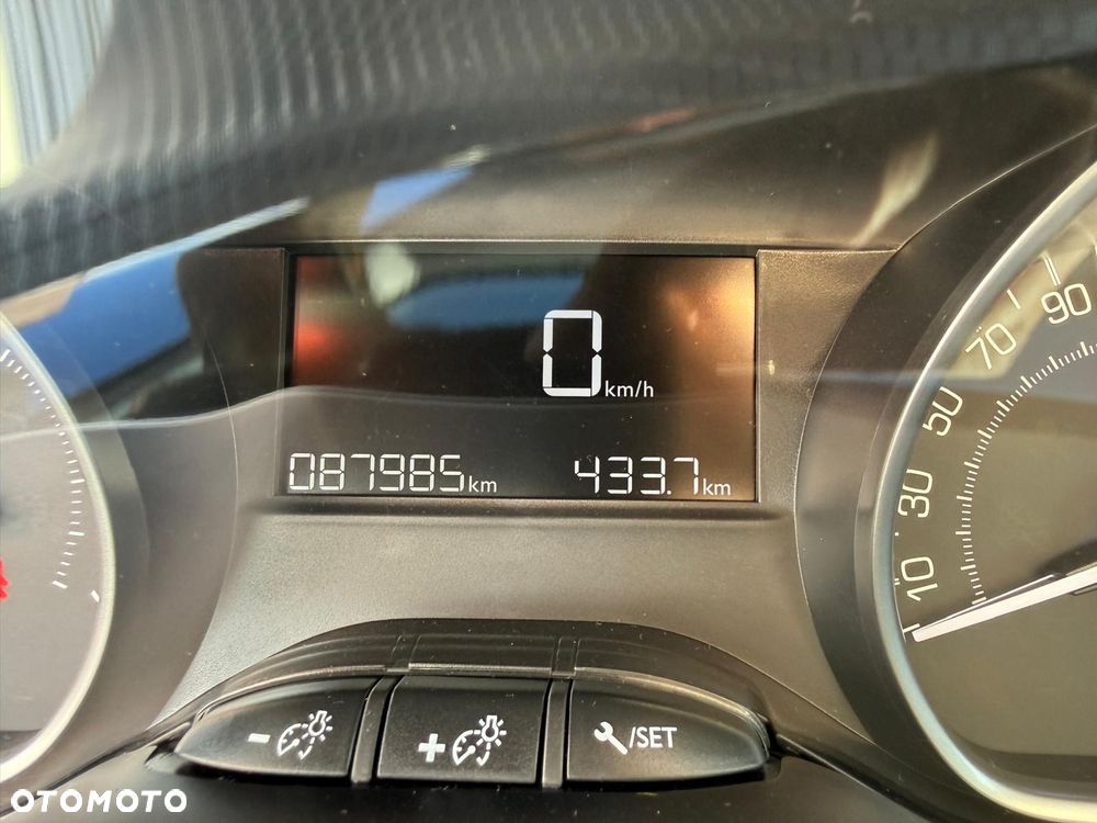 Peugeot 2008 1.2 Pure Tech Active S&S - 23