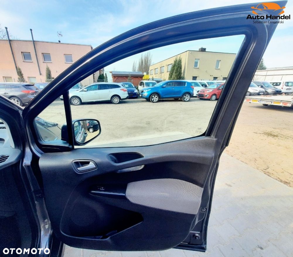 Ford Tourneo Courier - 32