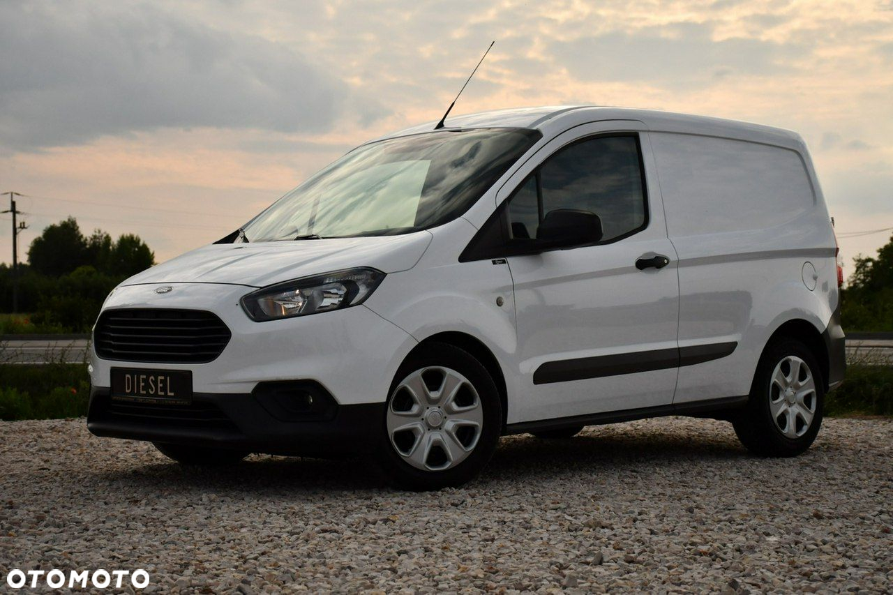 Ford Transit Courier - 11