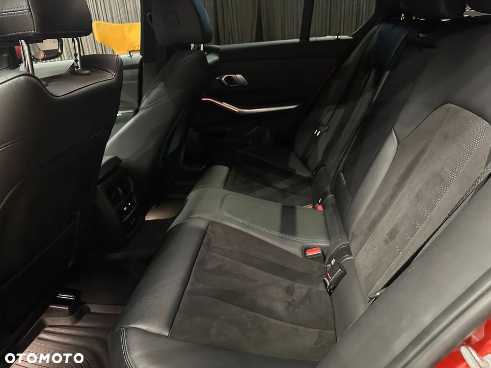 BMW Seria 3 320d xDrive M Sport sport - 18