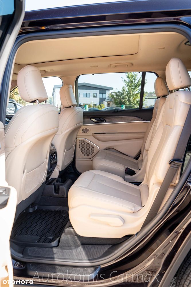 Jeep Grand Cherokee - 23