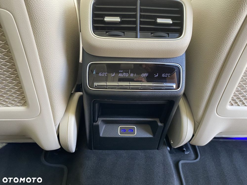 Mercedes-Benz GLS - 32