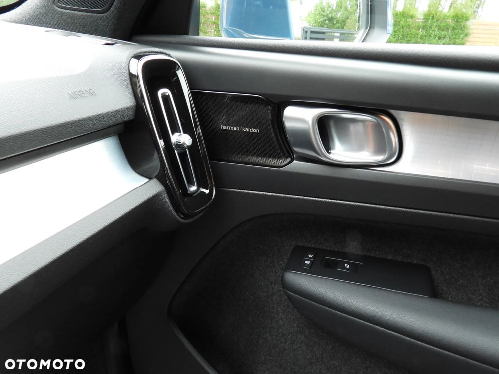 Volvo XC 40 B3 B DKG Plus Bright - 29