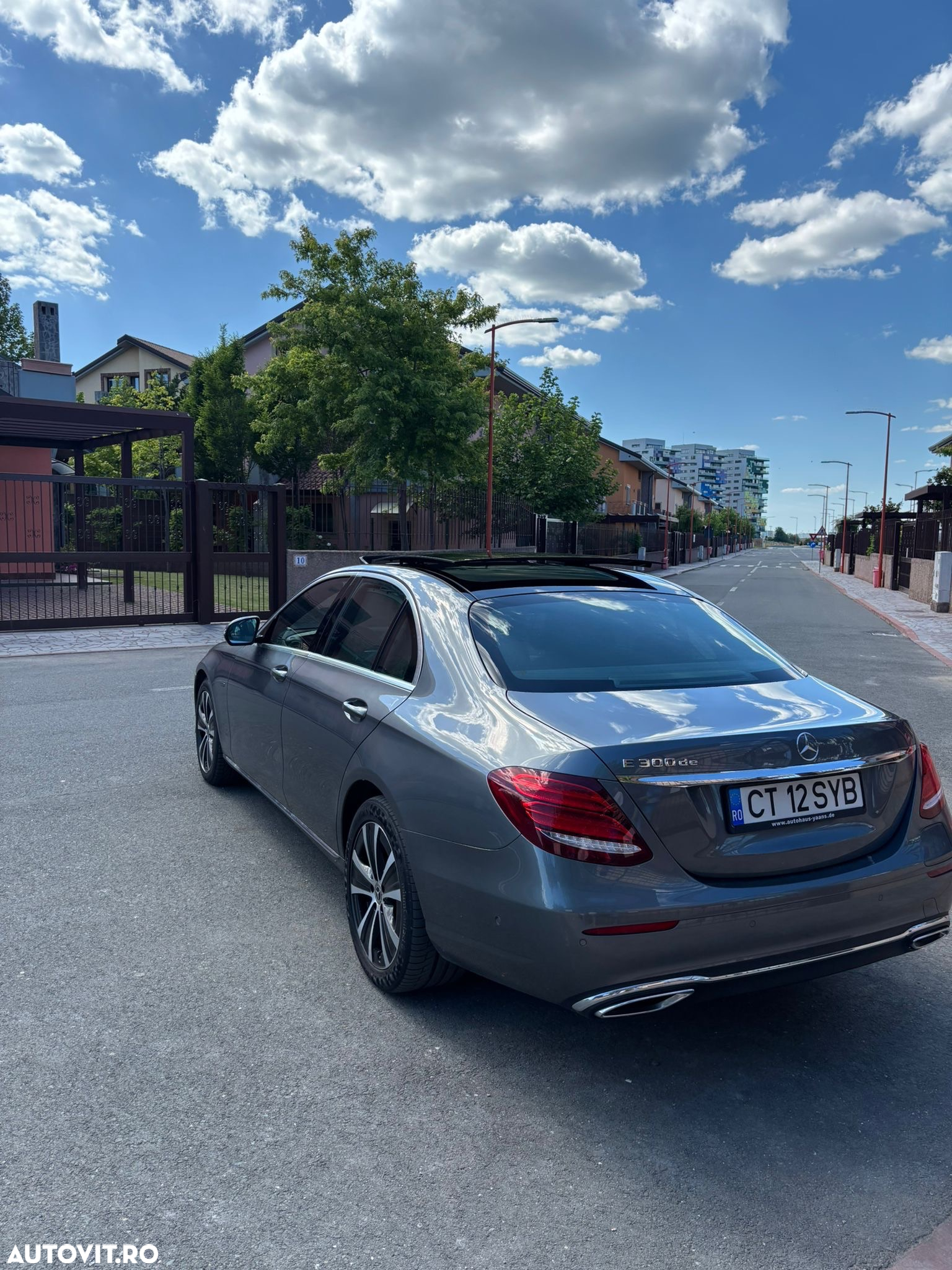 Mercedes-Benz E 300 - 4