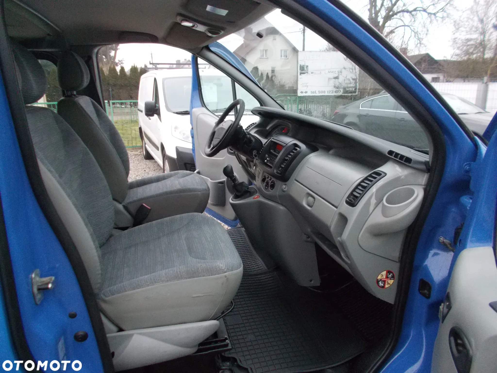 Renault Trafic Long 5-Osób - 11