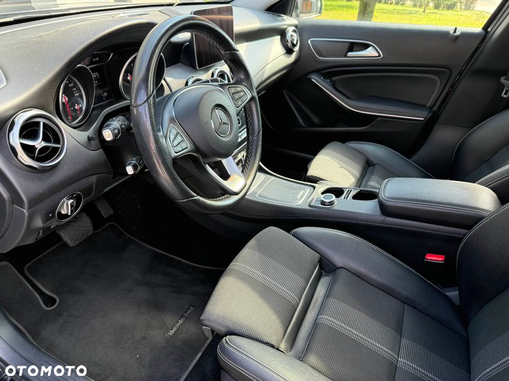 Mercedes-Benz GLA 180 (CDI) d 7G-DCT AMG Line - 14