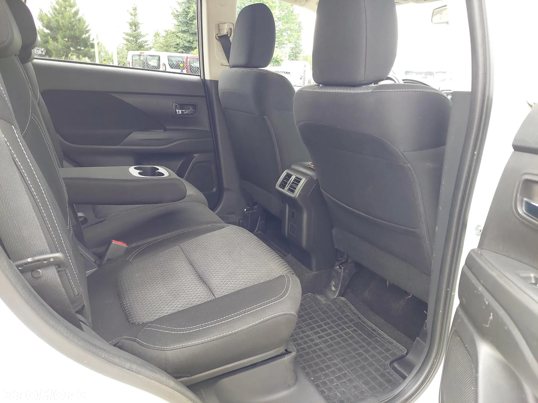 Mitsubishi Outlander 2.0 Intense 2WD CVT - 23