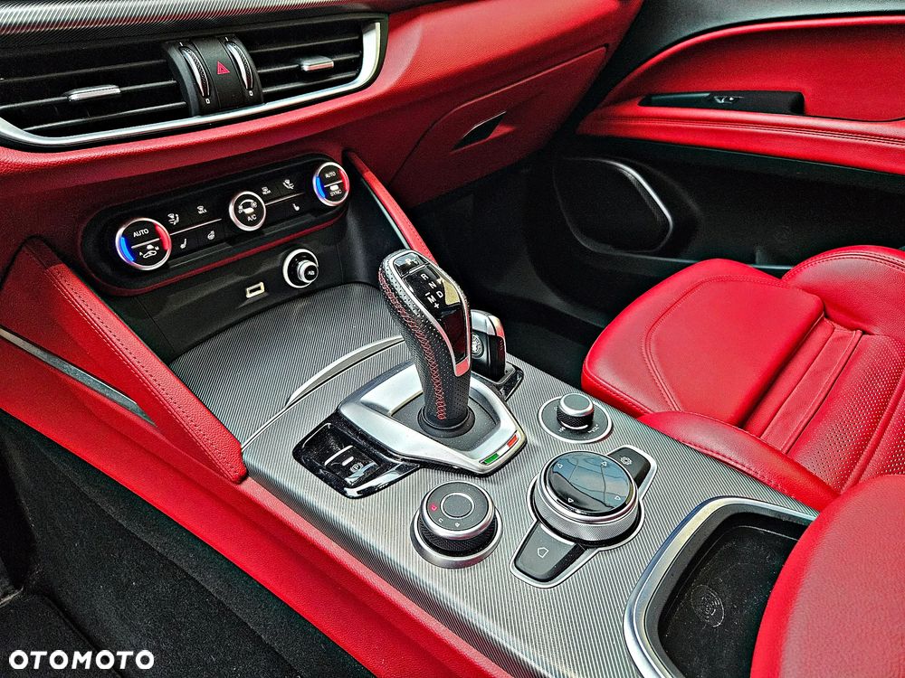 Alfa Romeo Stelvio 2.0 Turbo Veloce Q4 - 24