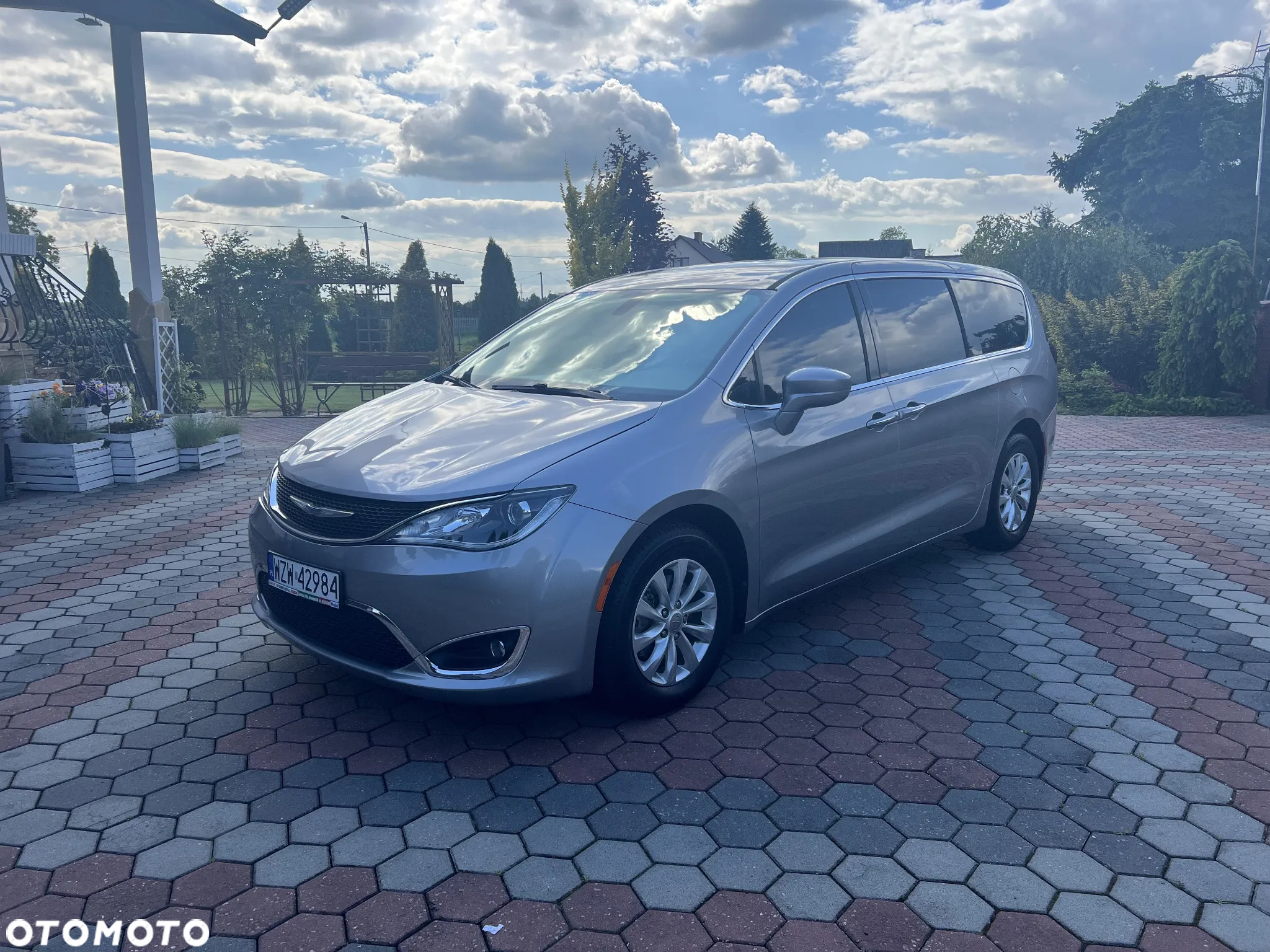Chrysler Pacifica - 4