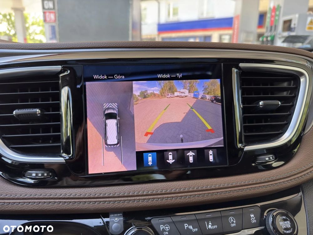 Chrysler Pacifica - 33