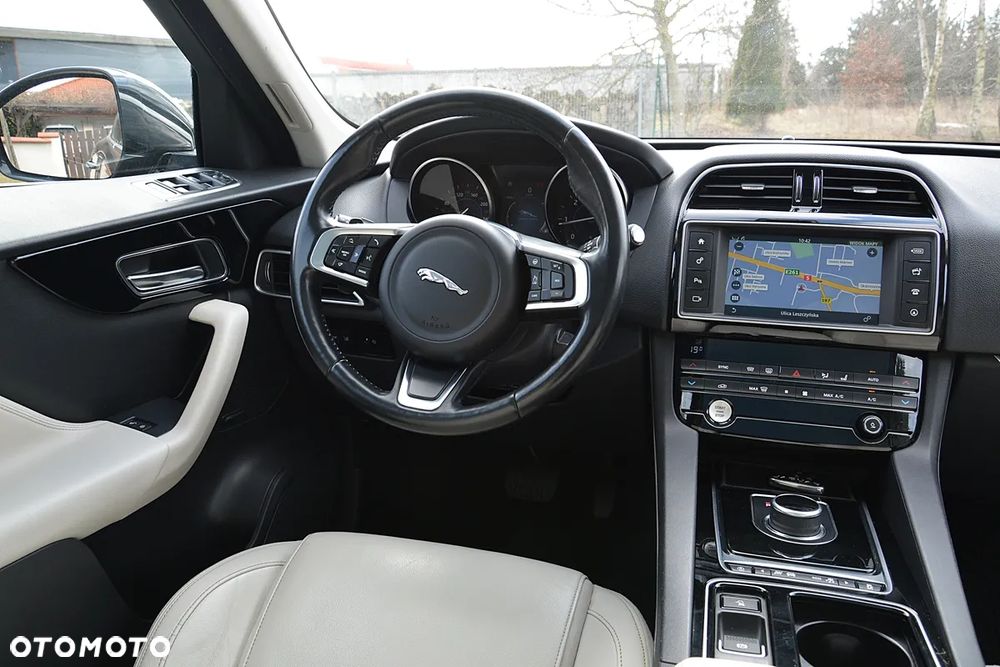 Jaguar F-Pace 2.0 i4D AWD Prestige - 19