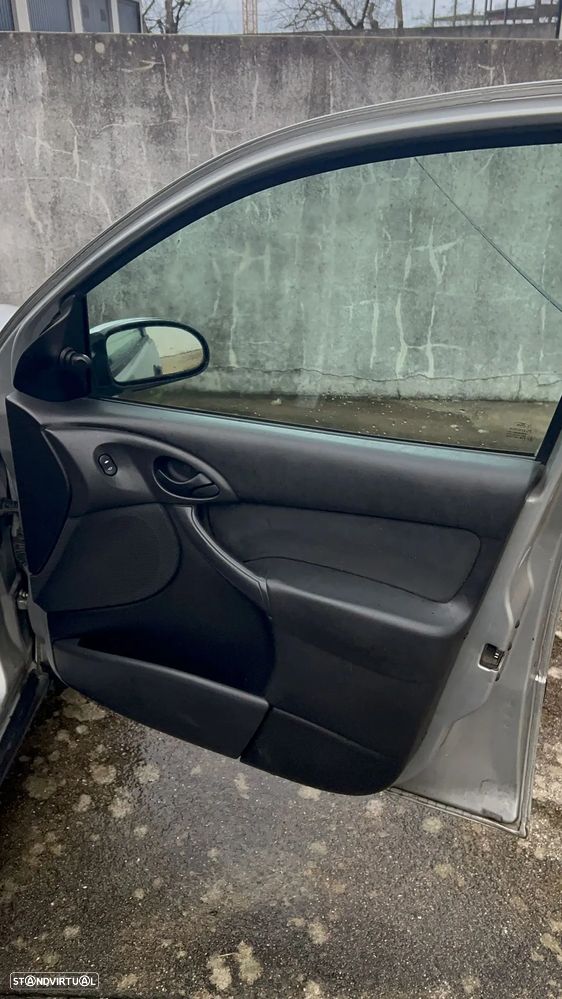 Ford Focus DI Ghia - 11