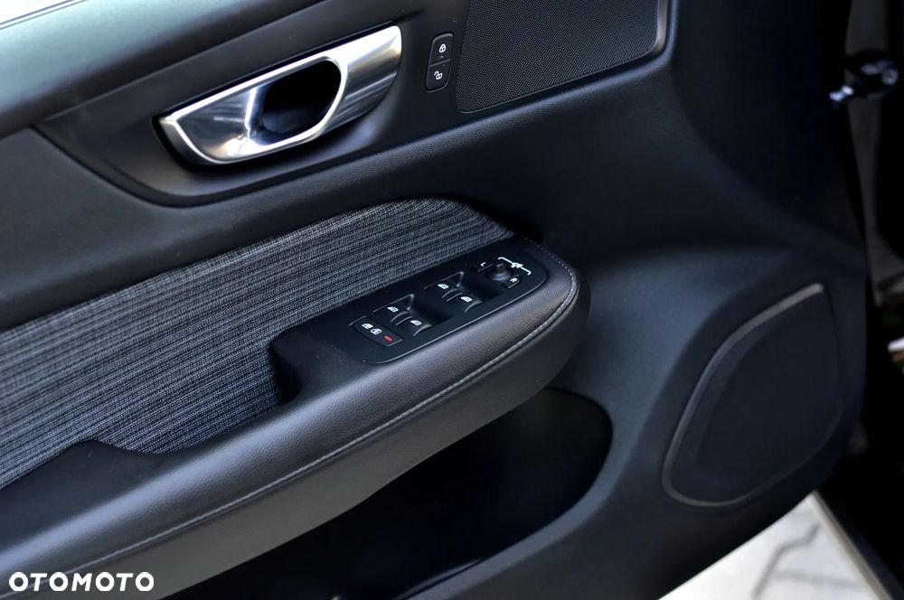 Volvo V60 B3 B DKG Momentum Pro - 17
