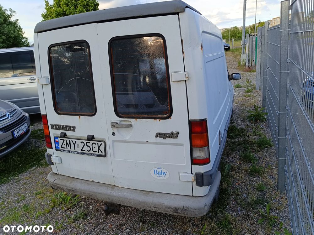 Renault RAPID - 6