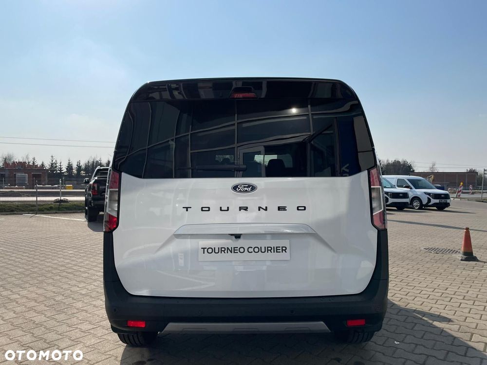 Ford Tourneo Courier - 12