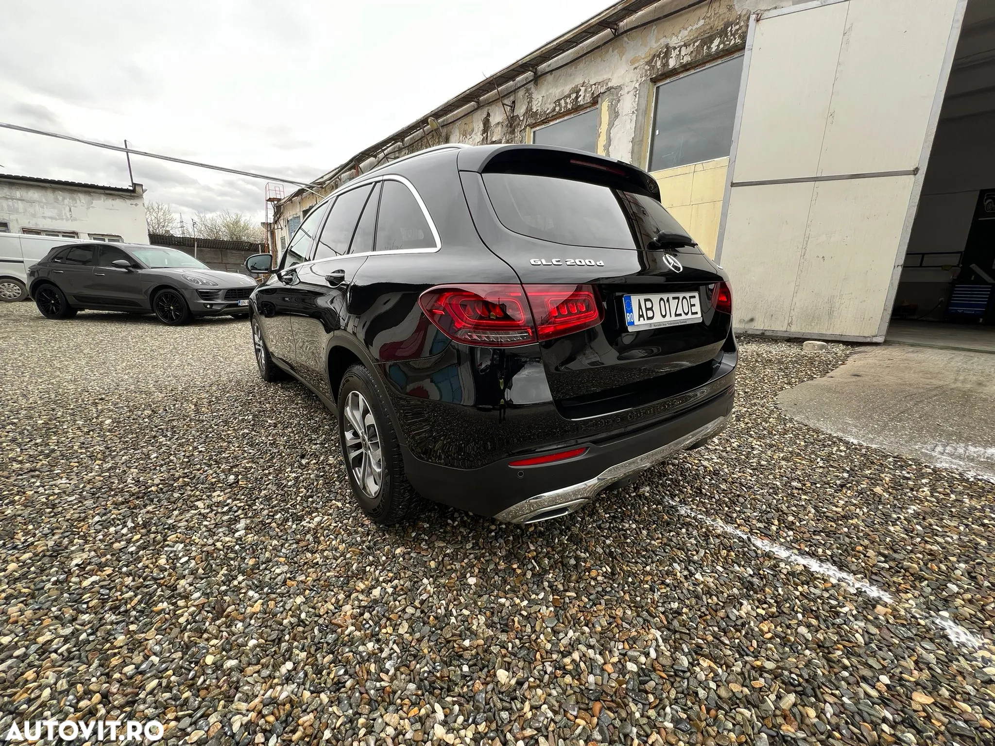 Mercedes-Benz GLC 200 d 4Matic 9G-TRONIC Exclusive - 4