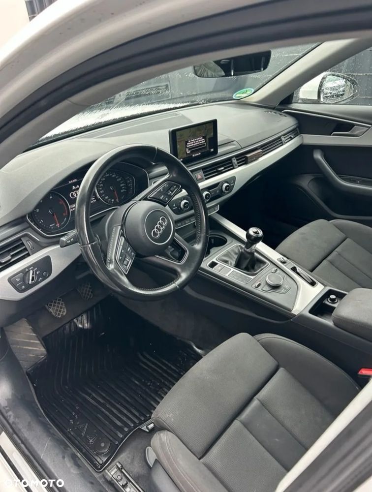 Audi A4 Avant 2.0 TDI Design - 6