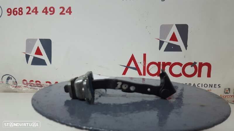 RETENTOR DA PORTA TRASEIRA ESQUERDA HYUNDAI I30 CLASSIC - 1