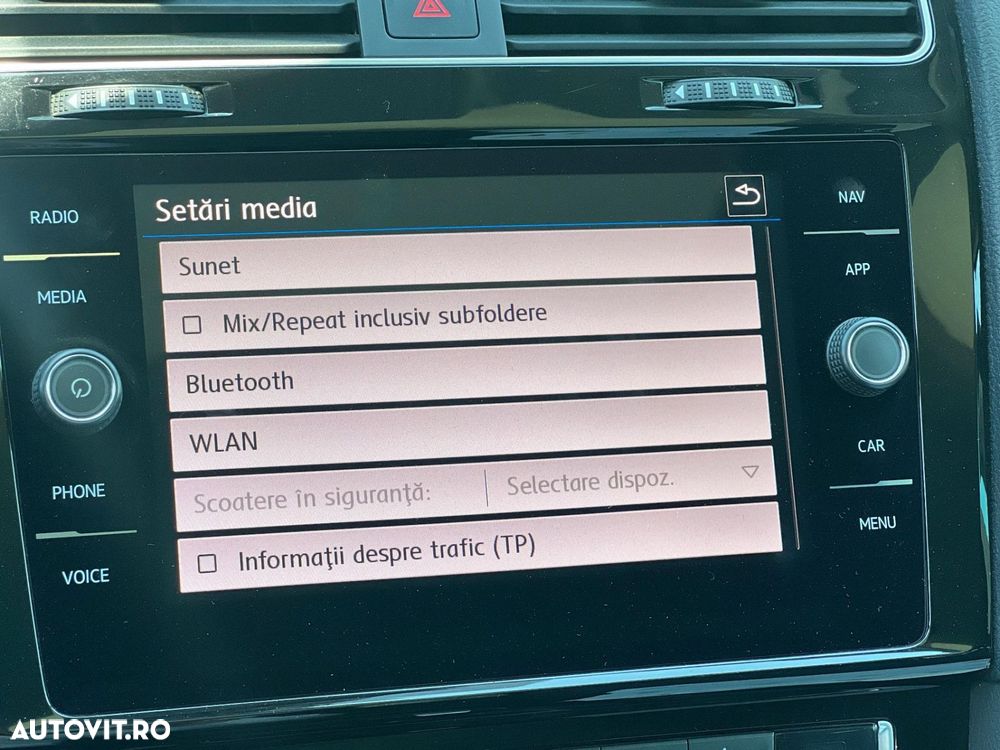 Volkswagen Golf 1.6 TDI DSG Highline - 33