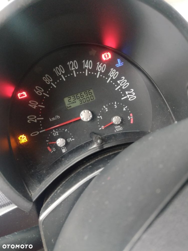 Volkswagen New Beetle - 5