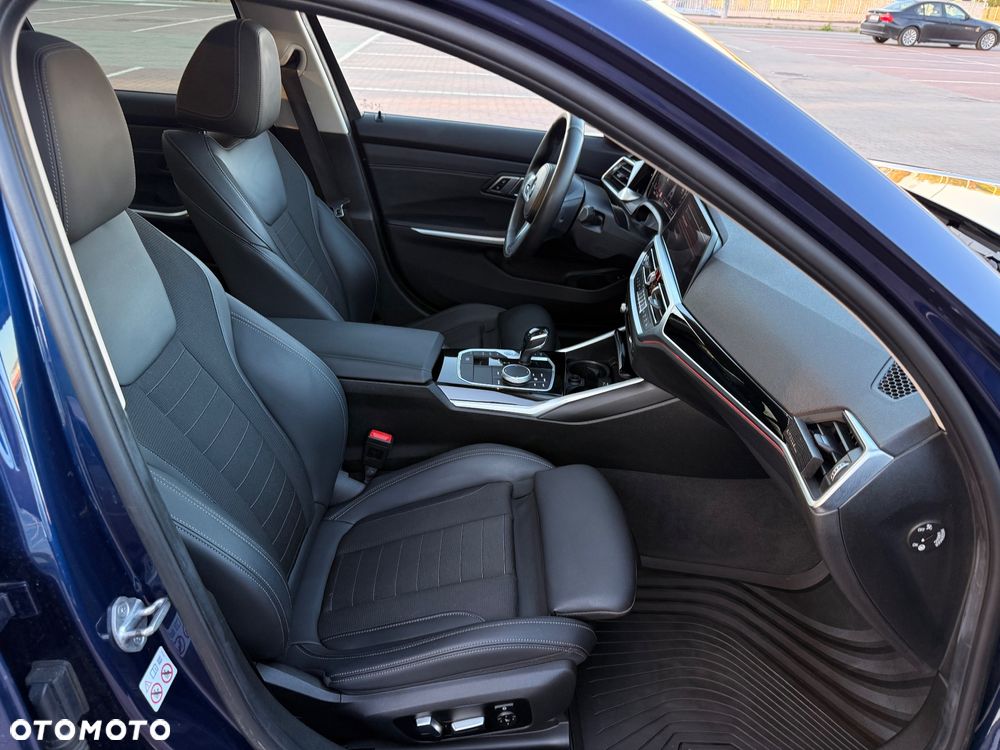BMW Seria 3 330i xDrive Sport Line - 16