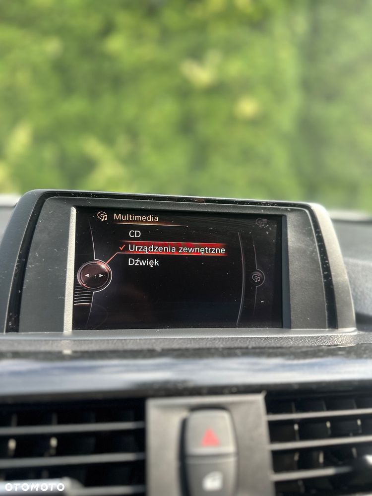 BMW Seria 3 318i - 23