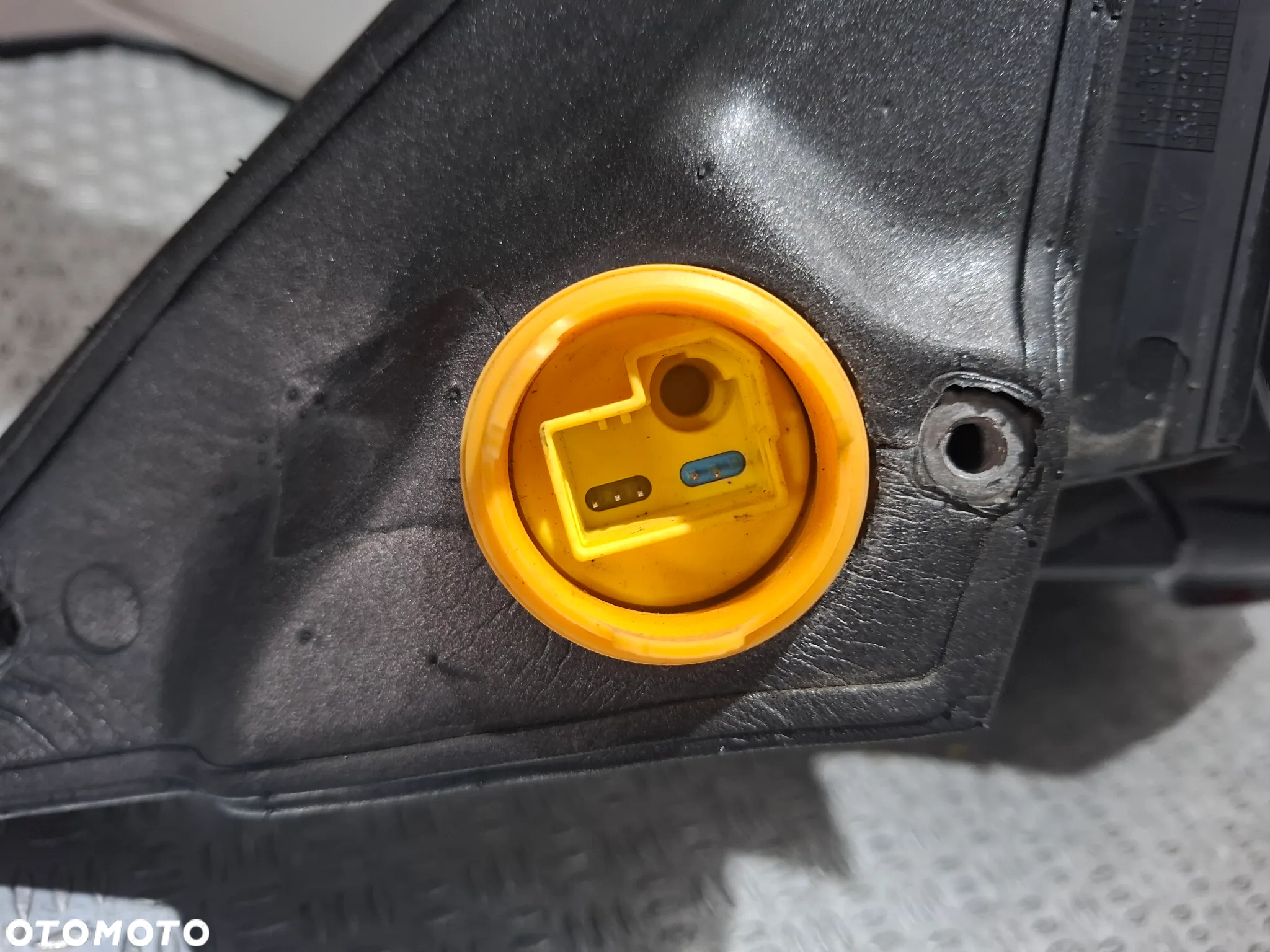 Lusterko zewnętrzne drzwi prawy przód BMW 5 F10- F11 rok 2014 lift kolor 668  5-PIN - 4