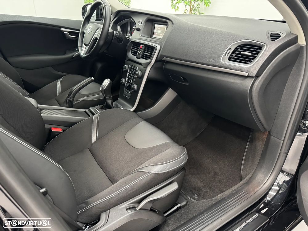 Volvo V40 2.0 D4 Momentum - 19
